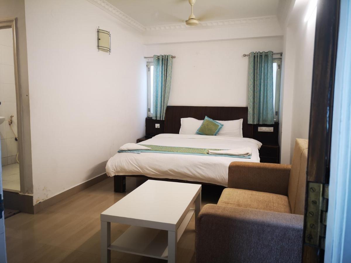 Aum Hotel 푸타파르티 외부 사진