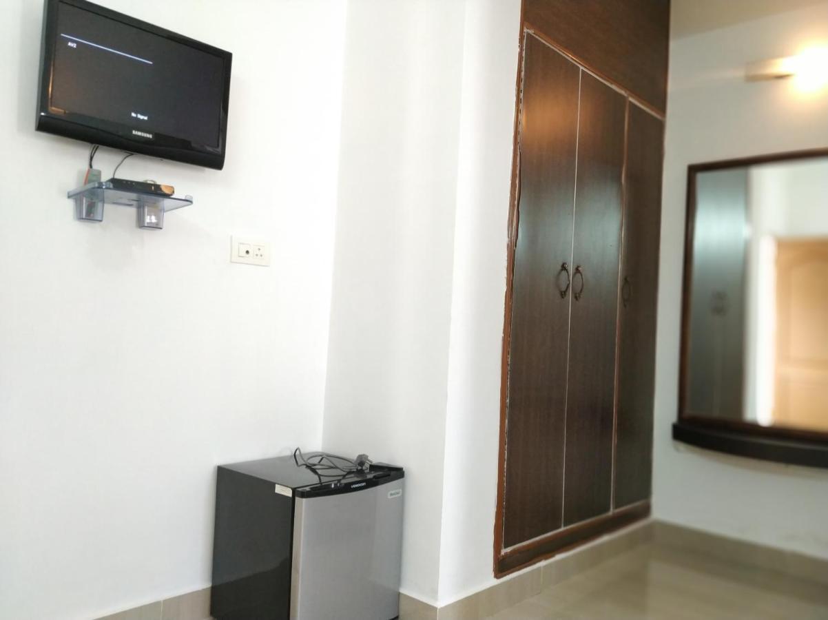 Aum Hotel 푸타파르티 외부 사진