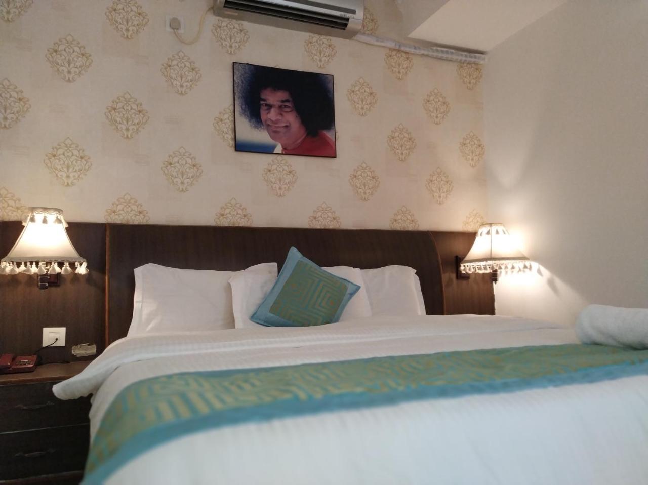 Aum Hotel 푸타파르티 외부 사진
