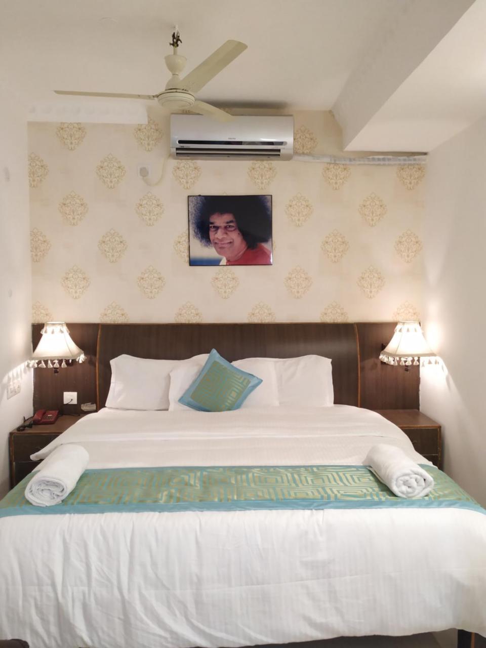 Aum Hotel 푸타파르티 외부 사진