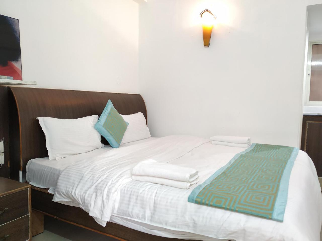 Aum Hotel 푸타파르티 외부 사진