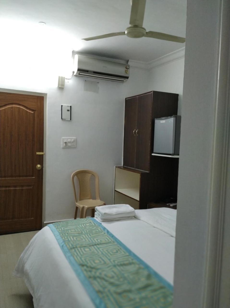 Aum Hotel 푸타파르티 외부 사진