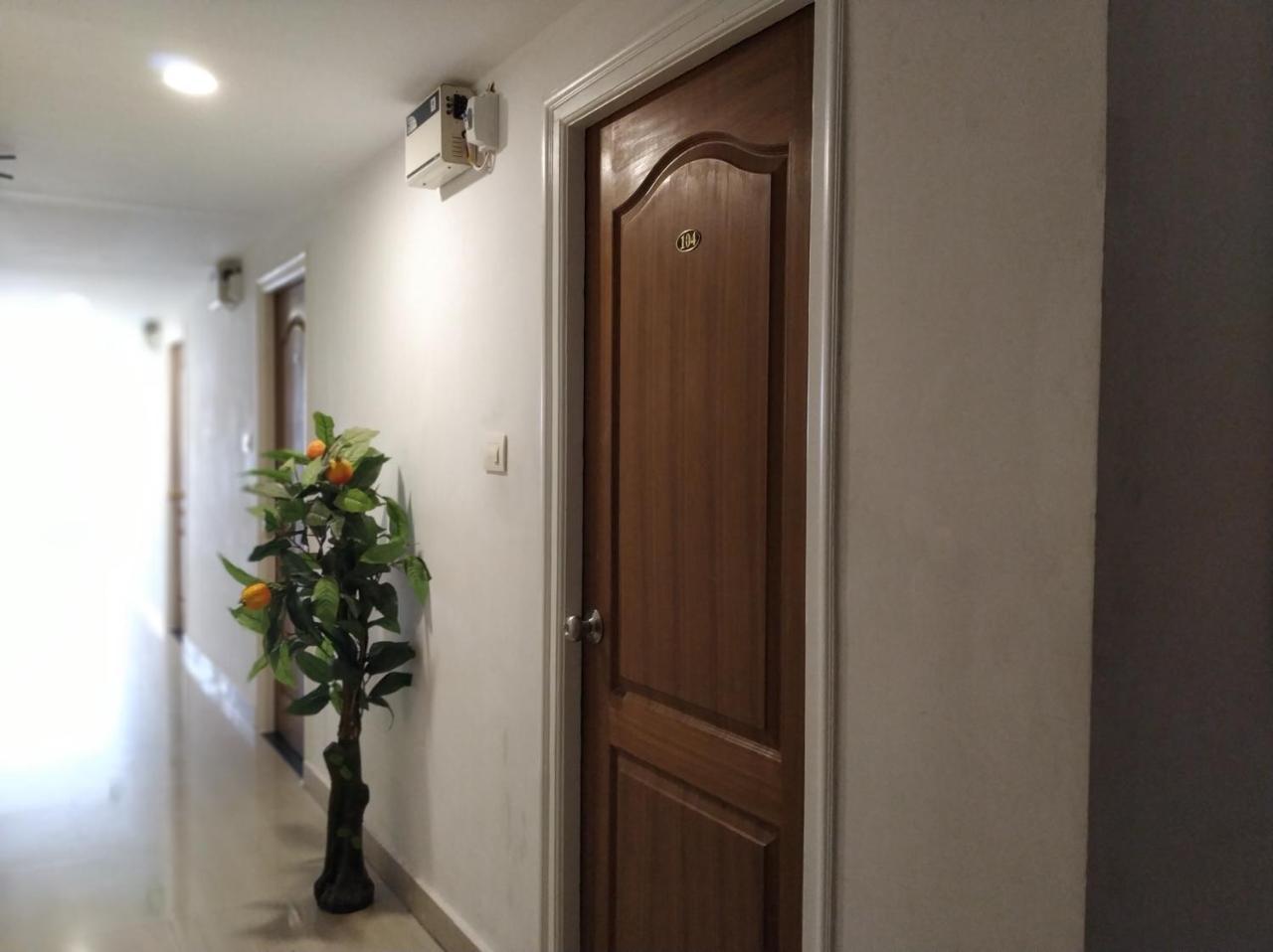 Aum Hotel 푸타파르티 외부 사진